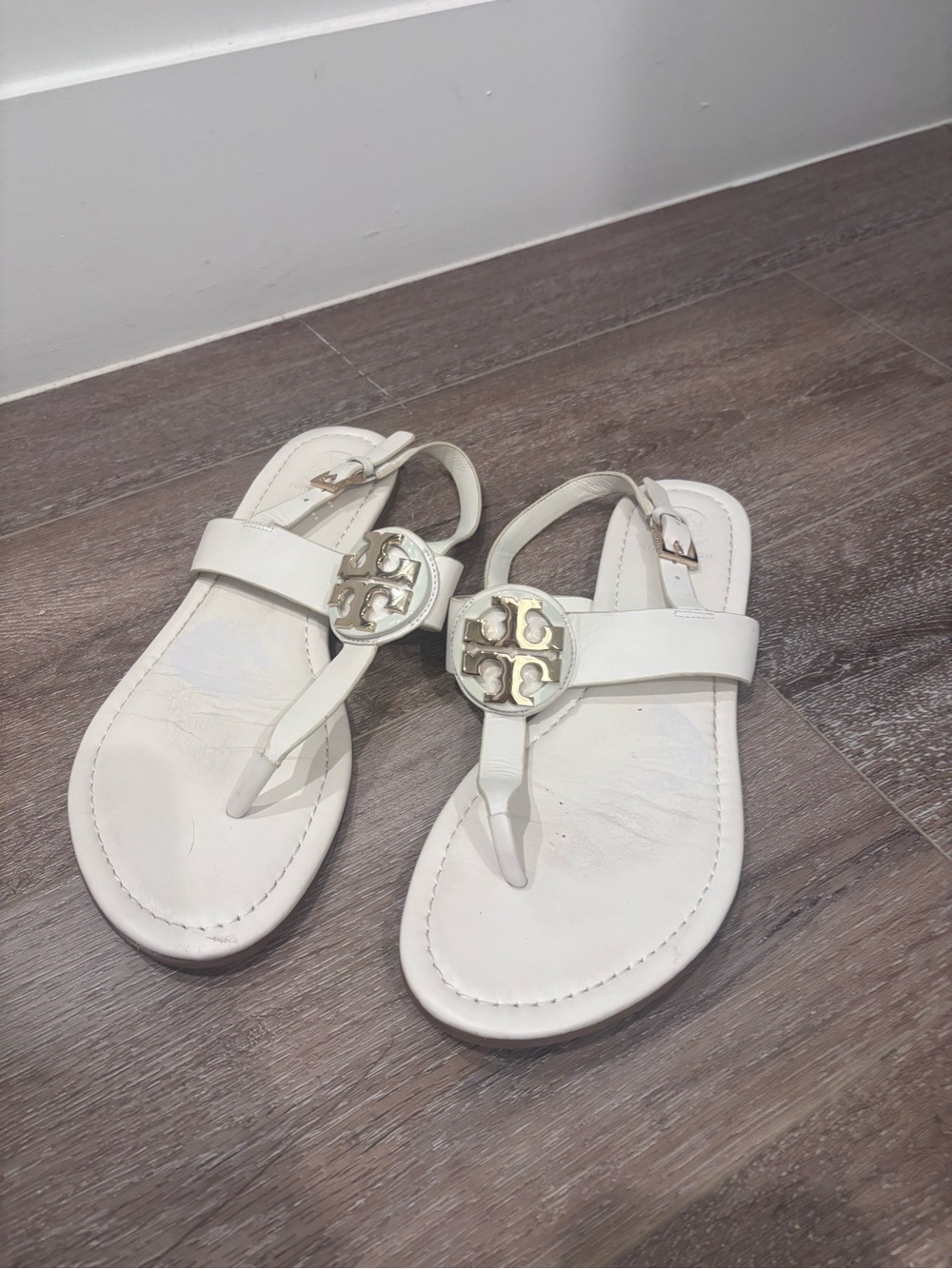 Tory Burch White and Gold Logo Medallion Thong Sandals - Women